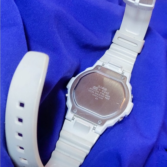 Casio Vintage White Sports Multifunction Men's Watch - Picture 7 of 8